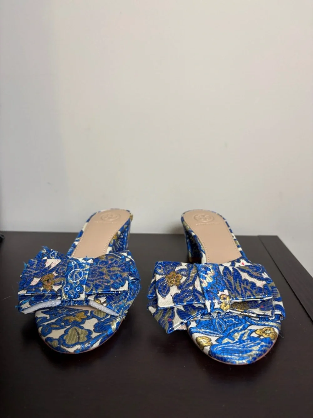 Tory Burch Valentina 45mm bow slide heels blue floral brocade logo Sz 7.5